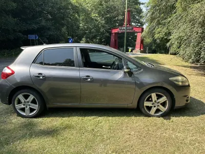 Used Toyota Auris SR 132 HP (97 kW) 2012 Grey Hatchback