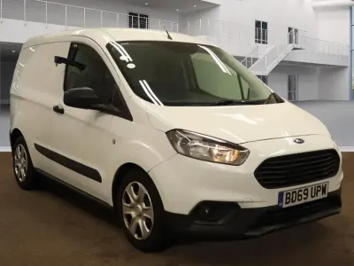 Used Ford Transit Courier Trend 2020 Frozen white Van