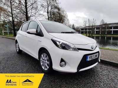 Used Toyota Yaris Hybrid T4 101 HP (74 kW) 2013 White Hatchback