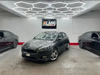 Używany Ford Focus Zetec 125 KM (91 kW) 2015 Szary Hatchback