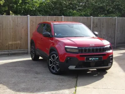 Begagnad Jeep Avenger Summit 100 HK (73 kW) 2025 Röd SUV