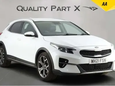 Usado Kia XCeed 118 HP (86 kW) 2021 Branco SUV