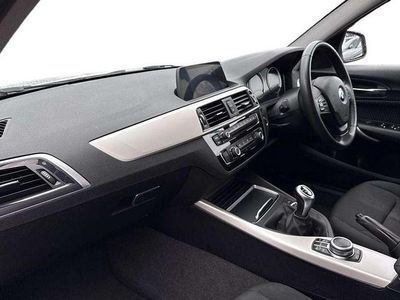 Used BMW 116 Comfort Edition 113 HP (83 kW) 2019 White Hatchback