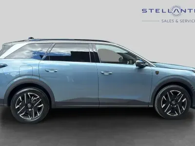 Second-hand Peugeot 5008 GT 134 CP (98 kW) 2025 Albastru SUV