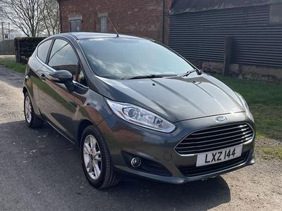 Used Ford Fiesta Zetec 82 HP (60 kW) 2015 Grey Hatchback