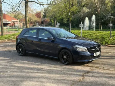 Usado Mercedes A180 SE 2017 Azul Citadino