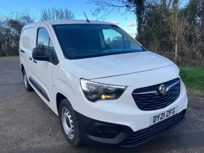 Usado Vauxhall Combo 100 HP (73 kW) 2021 Branco Monovolume