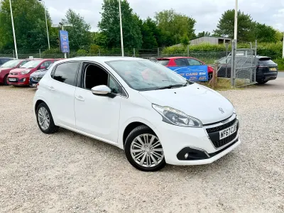 Used Peugeot 208 Allure 2017 White Hatchback