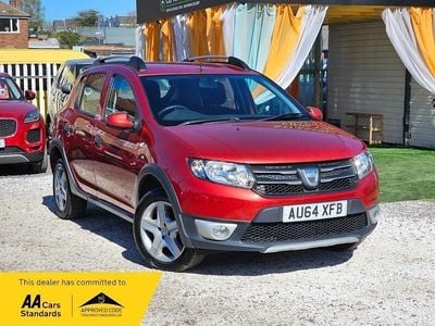Begagnad Dacia Sandero Lauréate 2014 Röd Halvkombi