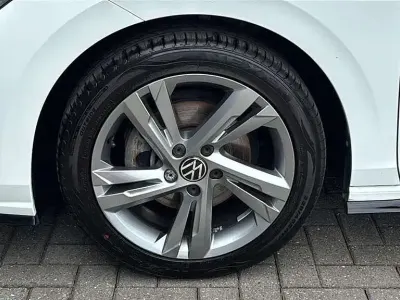 Used VW Golf VIII R-line 147 HP (108 kW) 2022 White Hatchback