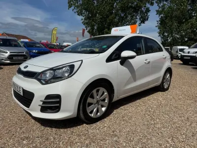 Usado Kia Rio 109 CV (80 kW) 2016 Blanco Utilitario