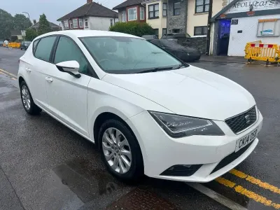 Used Seat Leon SE Technology 105 HP (77 kW) 2014 White Hatchback