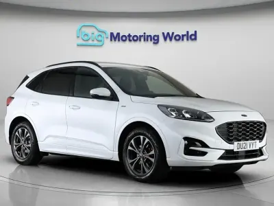 Usado Ford Kuga ST-Line 120 HP (88 kW) 2021 Branco SUV