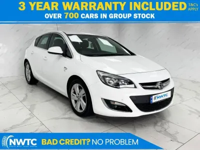 Used Vauxhall Astra SRi 165 HP (121 kW) 2014 White Hatchback