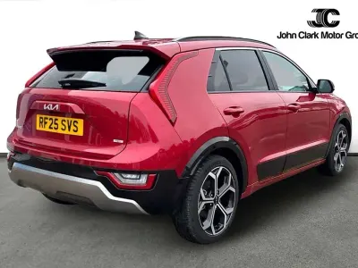 Gebraucht Kia Niro 127 PS (93 kW) 2025 Rot SUV