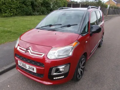 Usado Citroën C3 Picasso Platinum 100 CV (73 kW) 2016 Rojo Monovolumen