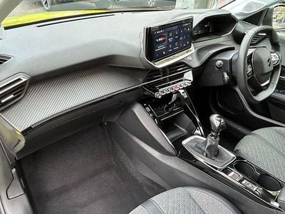 Used Peugeot 208 Allure 99 HP (72 kW) 2024 Yellow Hatchback
