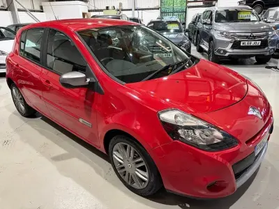 Used Renault Clio IV Dynamique 2012 Red Hatchback