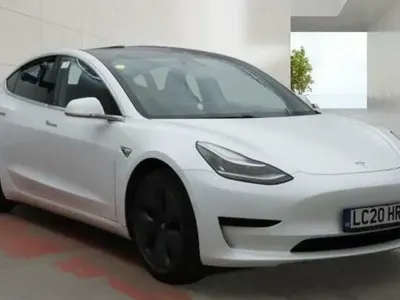 Used Tesla Model 3 Standard Range Plus 239 kW (325 HP) 2020 White Sedan