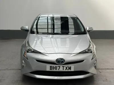 Used Toyota Prius 122 HP (89 kW) 2025 White Hatchback