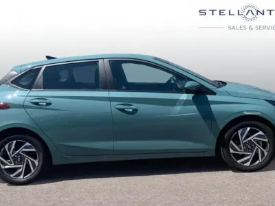 Used Hyundai i20 Advanced 99 HP (72 kW) 2024 Green Hatchback