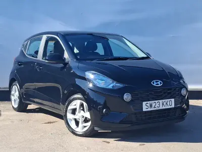 Używany Hyundai i10 SE 84 KM (61 kW) 2023 Czarny Hatchback