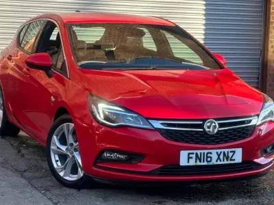 Second-hand Vauxhall Astra SRi 2016 Roșu Hatchback