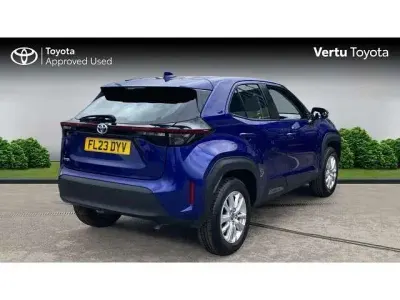 Usado Toyota Yaris Cross 113 HP (83 kW) 2023 Azul SUV