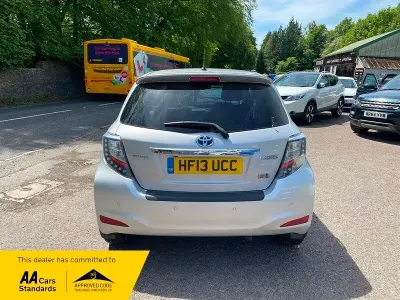 Used Toyota Yaris 101 HP (74 kW) 2013 Silver Hatchback