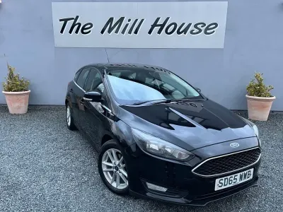 Usado Ford Focus Zetec 125 HP (91 kW) 2015 Preto Citadino