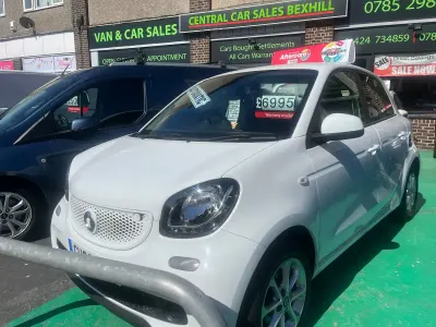 Used Smart ForFour Passion 71 HP (52 kW) 2016 White Hatchback