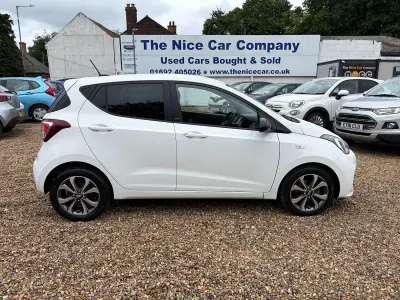 Used Hyundai i10 67 HP (49 kW) 2019 White Hatchback