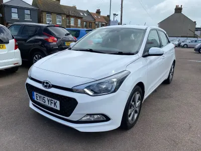 Used Hyundai i20 SE 100 HP (73 kW) 2015 White Hatchback