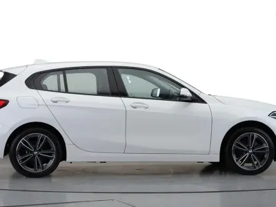 Used BMW 118 Sport Line 2022 White Hatchback