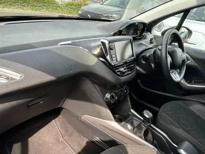 Używany Peugeot 2008 Active 81 KM (59 kW) 2019 Czarny SUV