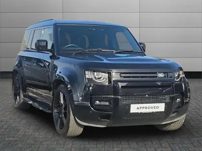 Usado Land Rover Defender HSE Dynamic 296 HP (217 kW) 2023 Preto SUV