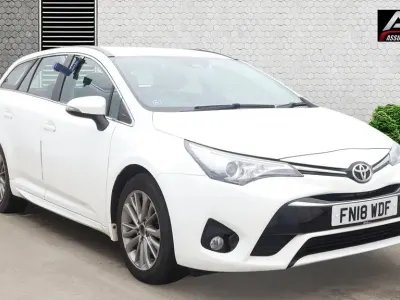 Usado Toyota Avensis Business Edition 143 HP (105 kW) 2018 Branco Carrinha