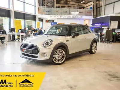 Begagnad Mini Cooper Hatch 136 HK (100 kW) 2018 Silver Halvkombi