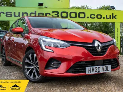 Used Renault Clio Iconic 85 HP (62 kW) 2020 Red Hatchback