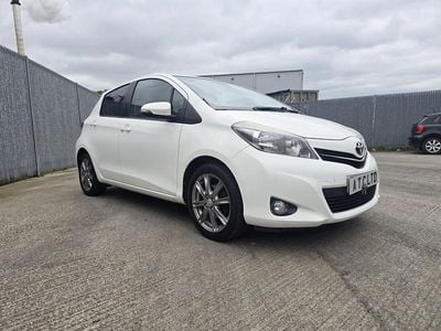 Używany Toyota Yaris SR 99 KM (72 kW) 2012 Biały Hatchback