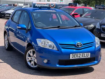 Used Toyota Auris 132 HP (97 kW) 2012 Blue Hatchback