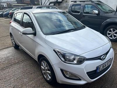 White Used 2014 Hyundai i20 Active Hatchback | £3,495 (Fair price)