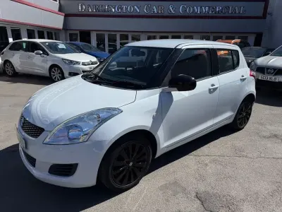 Usado Suzuki Swift SZ3 94 HP (69 kW) 2012 Branco Citadino