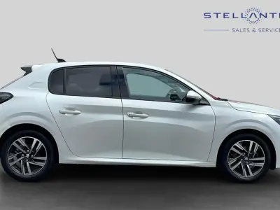 Used Peugeot 208 Allure Premium 99 HP (72 kW) 2021 White Hatchback