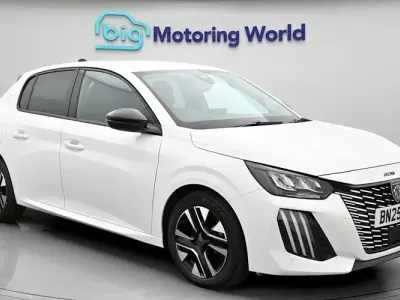 Używany Peugeot 208 Allure 101 KM (74 kW) 2025 Biały Hatchback