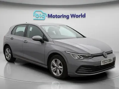 Second-hand VW Golf VIII S 150 CP (110 kW) 2023 Gri Hatchback