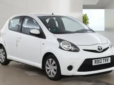 Used Toyota Aygo 67 HP (49 kW) 2012 White Hatchback