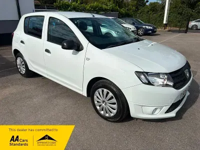 Used Dacia Sandero Ambiance 75 HP (55 kW) 2016 White Hatchback