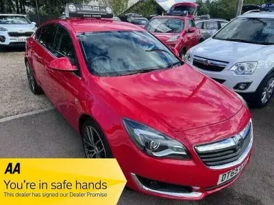 Używany Vauxhall Insignia SRi 140 KM (102 kW) 2016 Czerwony Hatchback