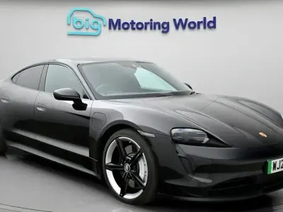 Usado Porsche Taycan Performance Package 350 kW (476 HP) 2022 Preto Sedan